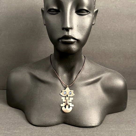 Ecuardorian Pre-Columbian Figure Pendant Necklace - Picture 7 of 14